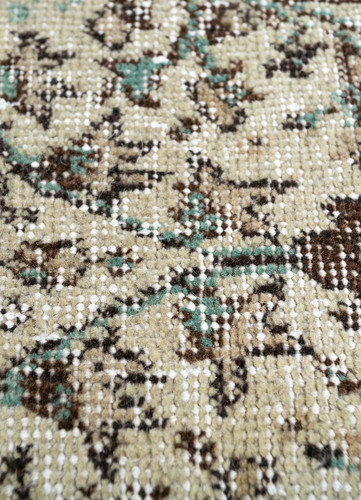 vintage beige and brown wool hand knotted Rug - CloseUp