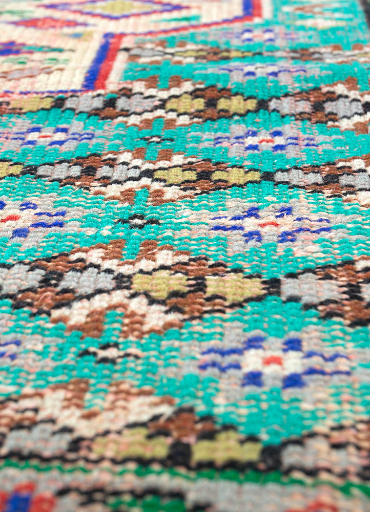 vintage multi wool hand knotted Rug - CloseUp