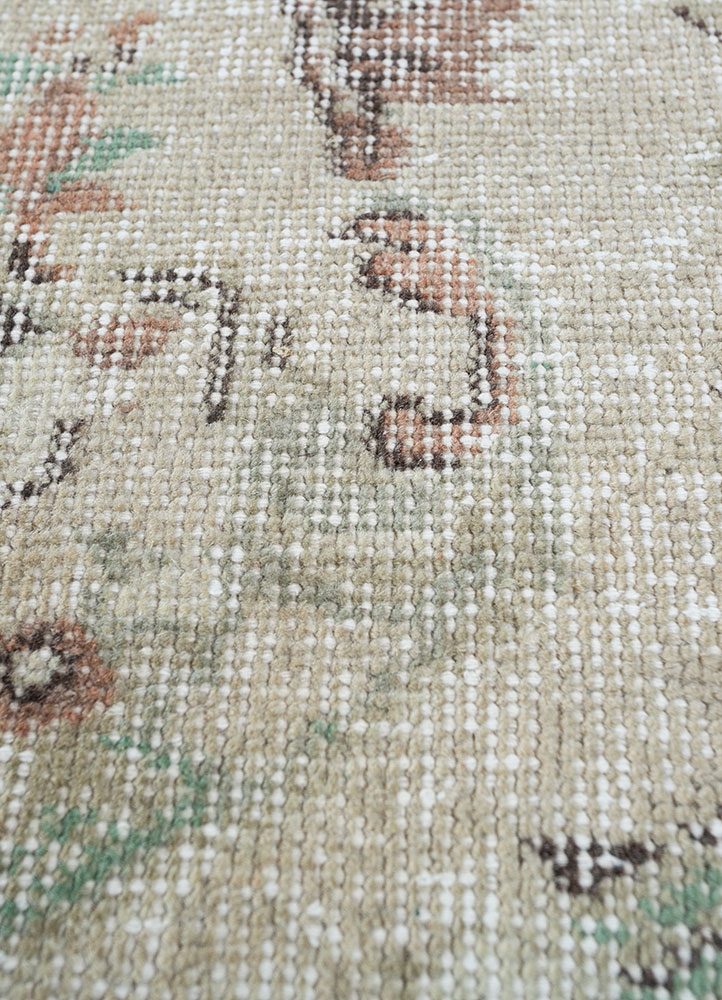 vintage red and orange wool hand knotted Rug - CloseUp