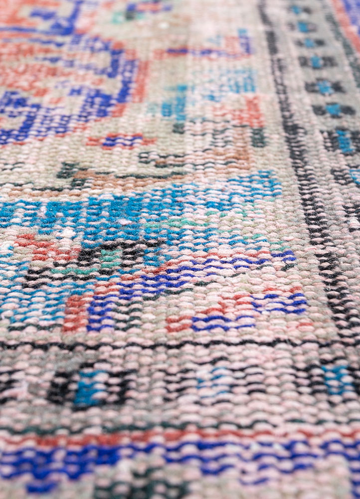 vintage multi wool hand knotted Rug - CloseUp