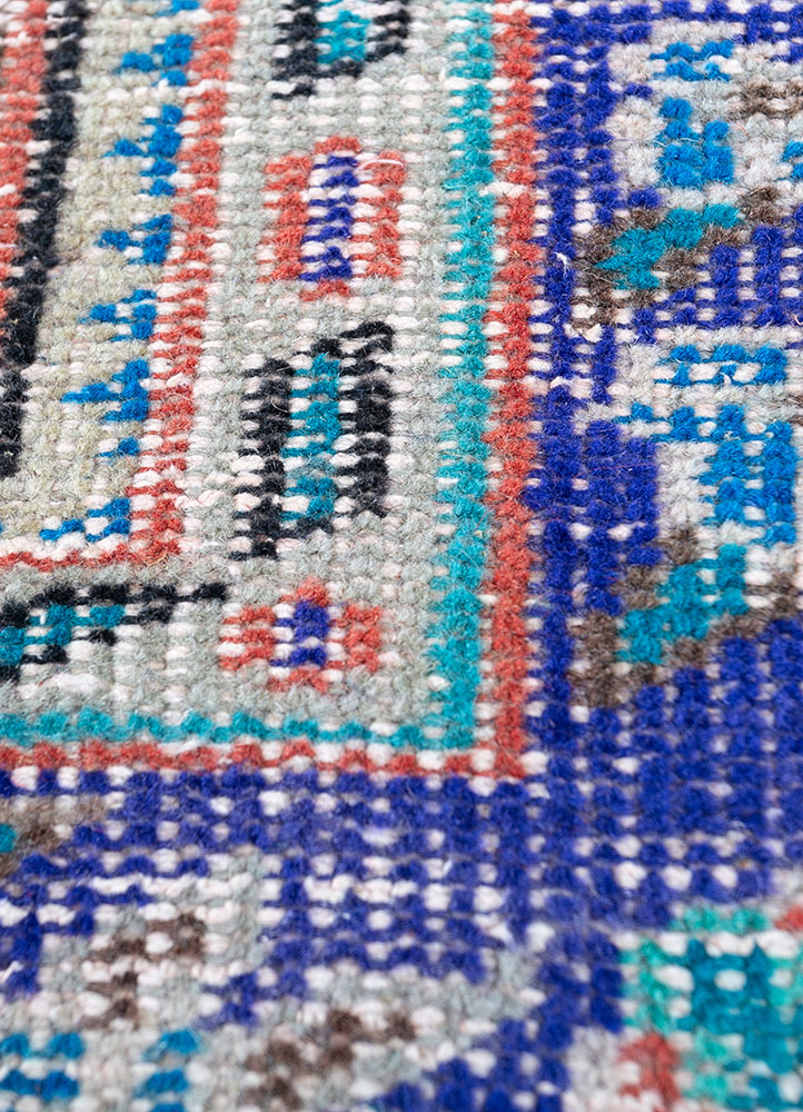 vintage multi wool hand knotted Rug - CloseUp