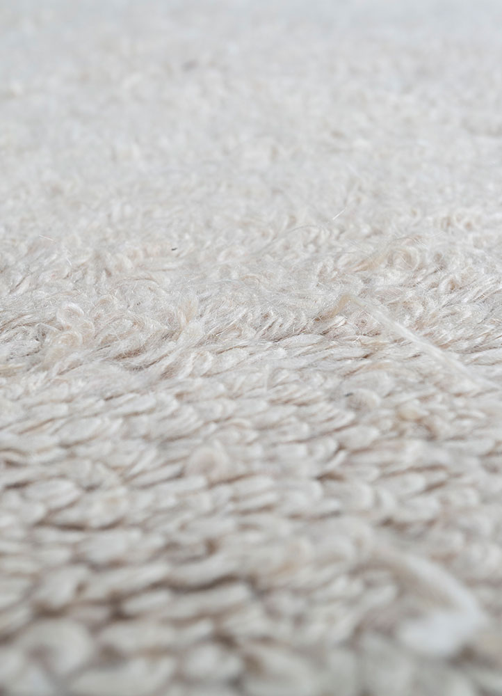 zuri ivory wool hand knotted Rug - CloseUp
