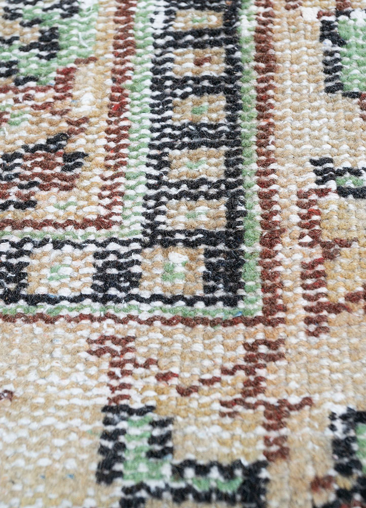 vintage gold wool hand knotted Rug - CloseUp