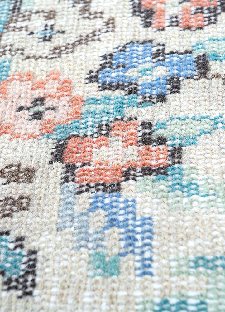 vintage blue wool hand knotted Rug - CloseUp