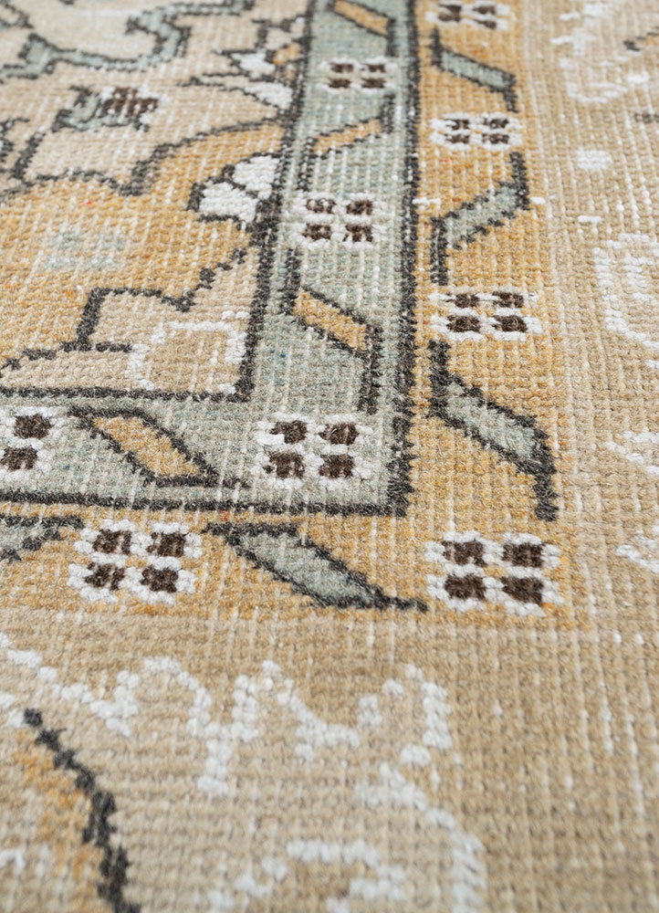 vintage beige and brown wool hand knotted Rug - CloseUp