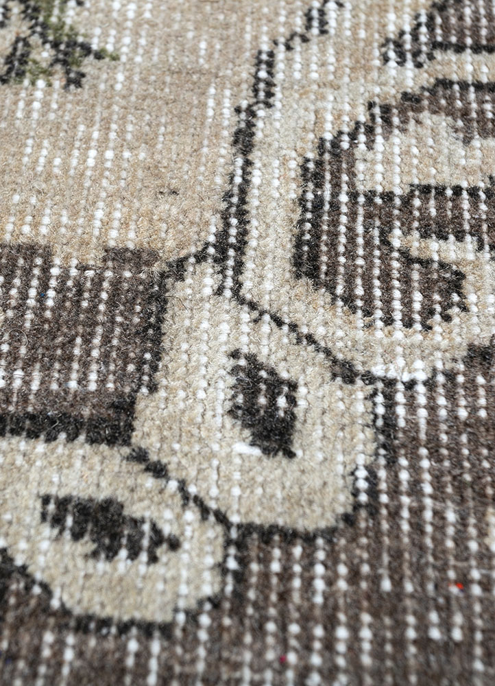 vintage green wool hand knotted Rug - CloseUp