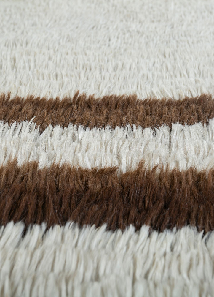 zuri ivory wool hand knotted Rug - CloseUp