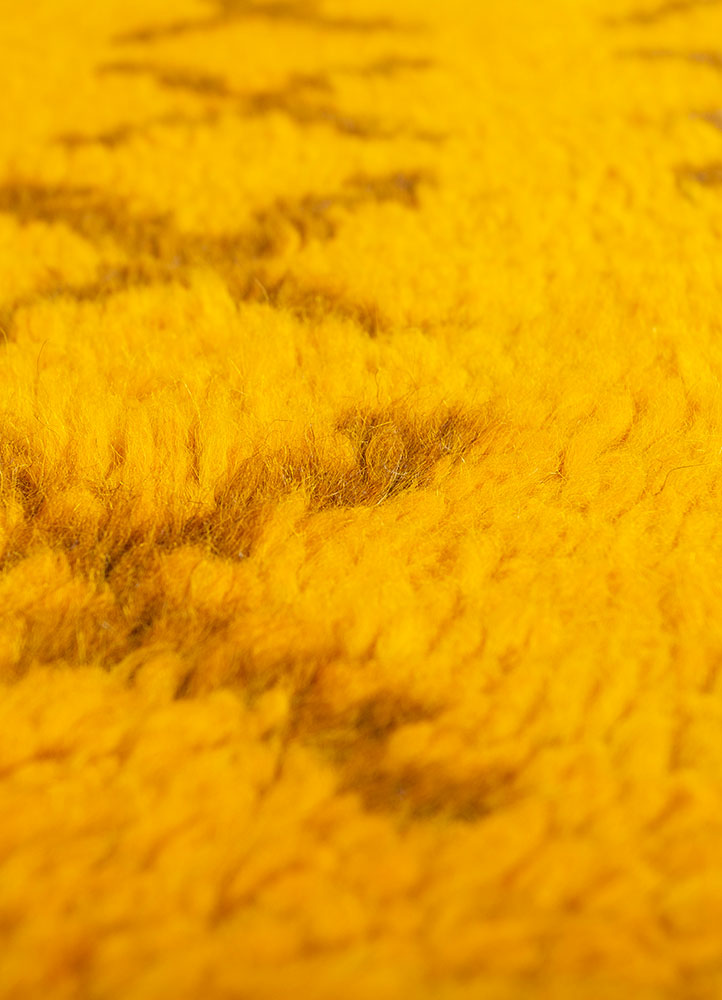 zuri red and orange wool hand knotted Rug - CloseUp