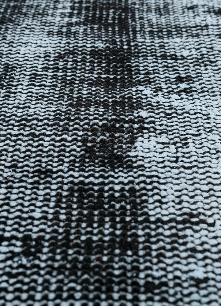 lacuna grey and black wool hand knotted Rug - CloseUp