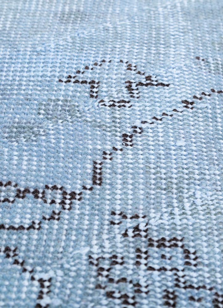 vintage blue wool hand knotted Rug - CloseUp