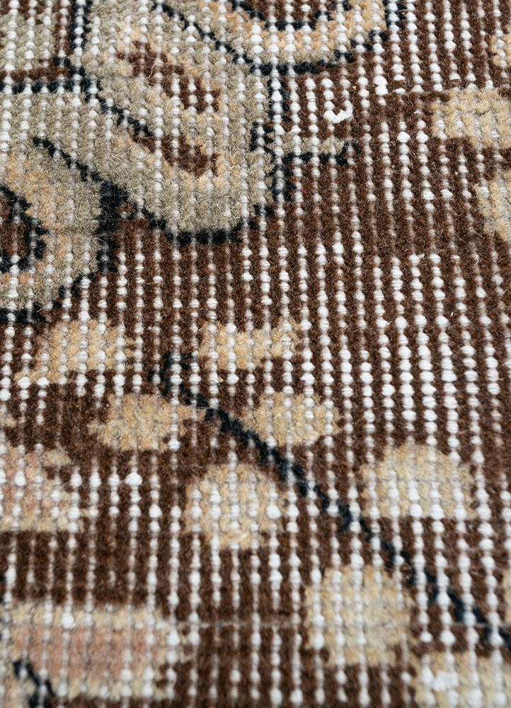 vintage beige and brown wool hand knotted Rug - CloseUp