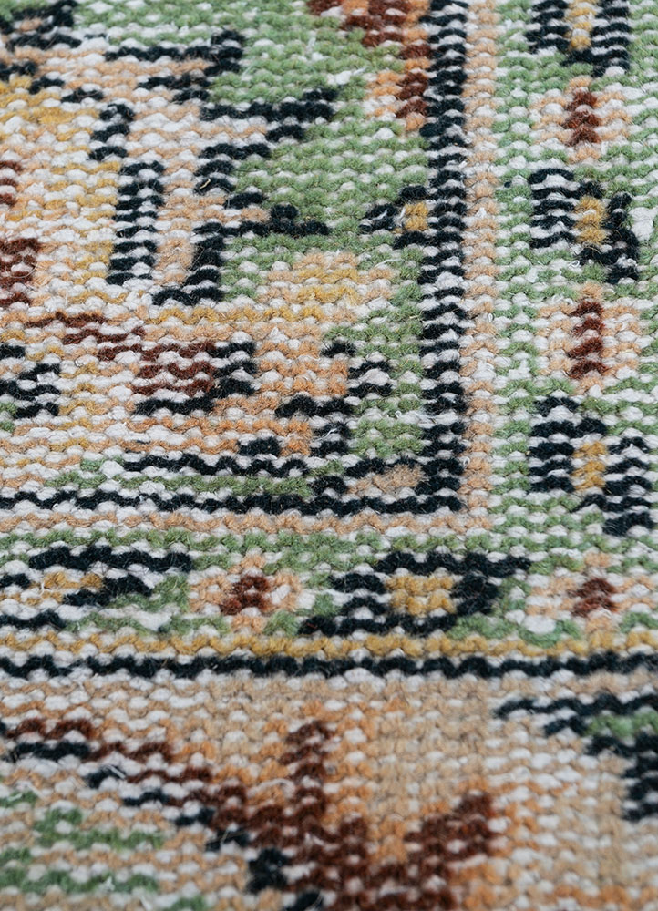 vintage gold wool hand knotted Rug - CloseUp