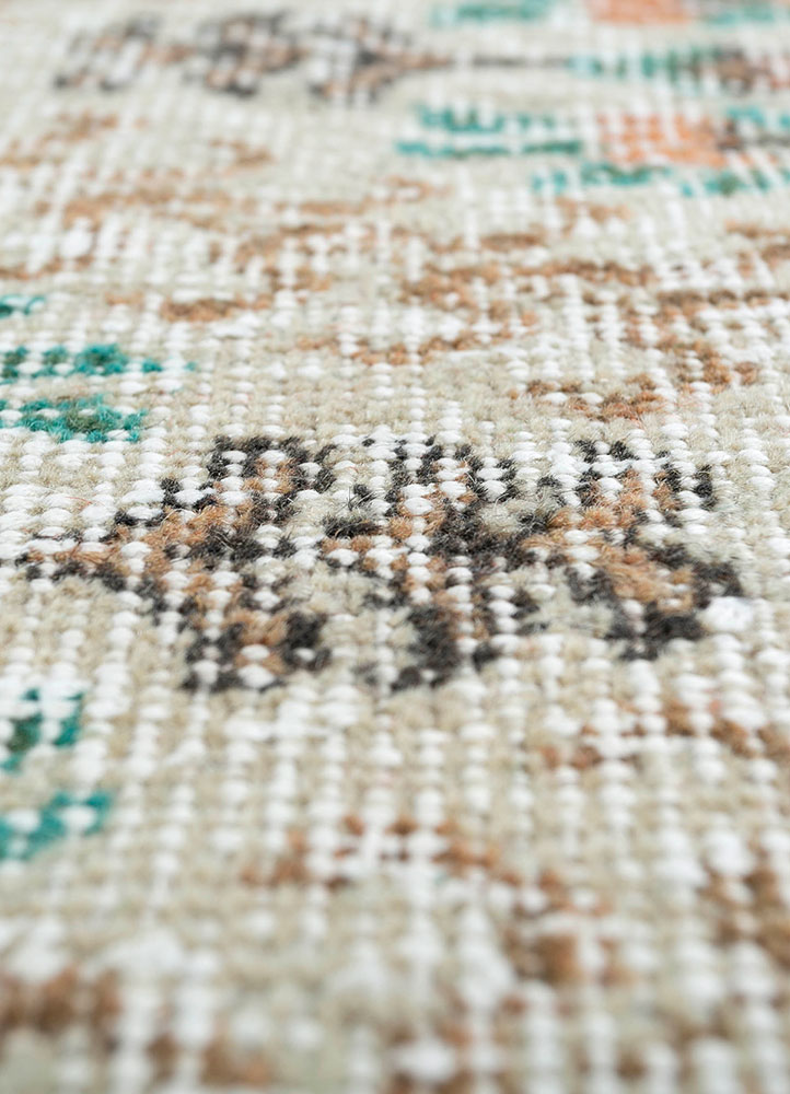 vintage beige and brown wool hand knotted Rug - CloseUp