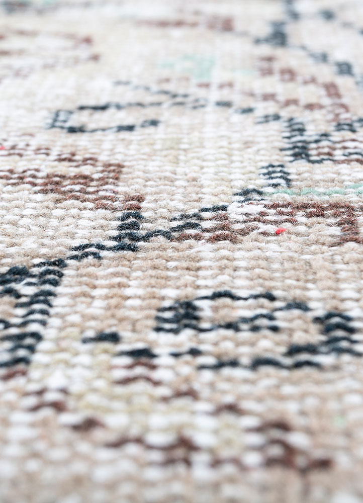 vintage beige and brown wool hand knotted Rug - CloseUp