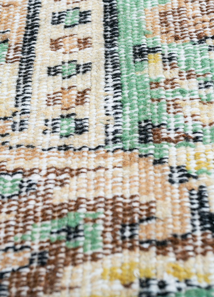 vintage green wool hand knotted Rug - CloseUp