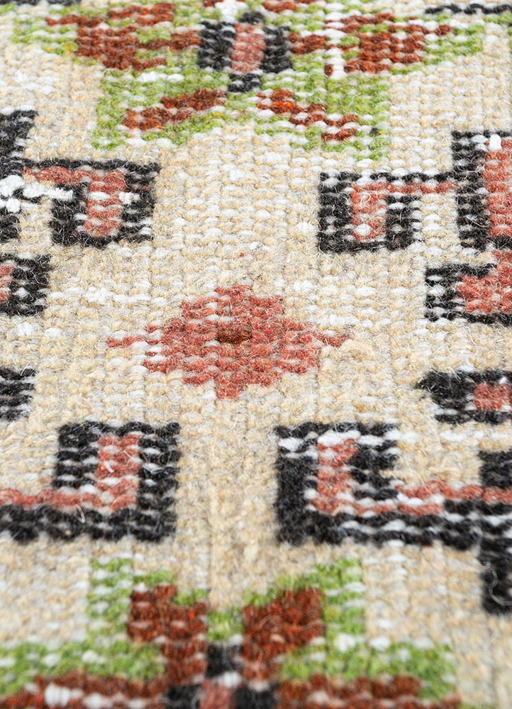 vintage gold wool hand knotted Rug - CloseUp