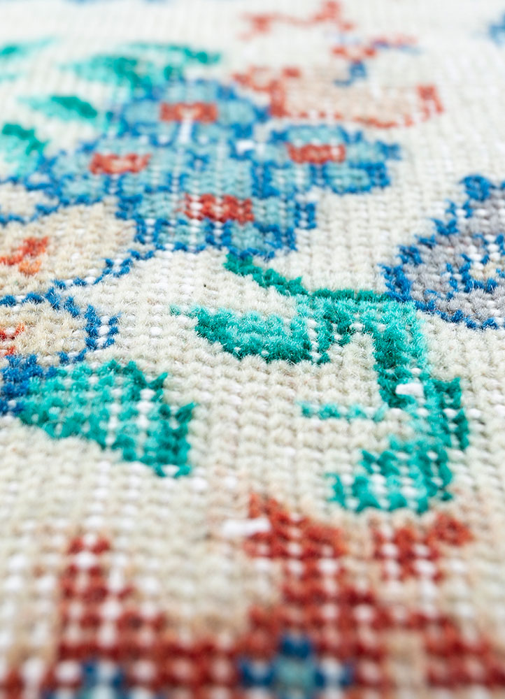 vintage multi wool hand knotted Rug - CloseUp