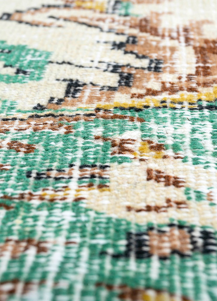 vintage beige and brown wool hand knotted Rug - CloseUp