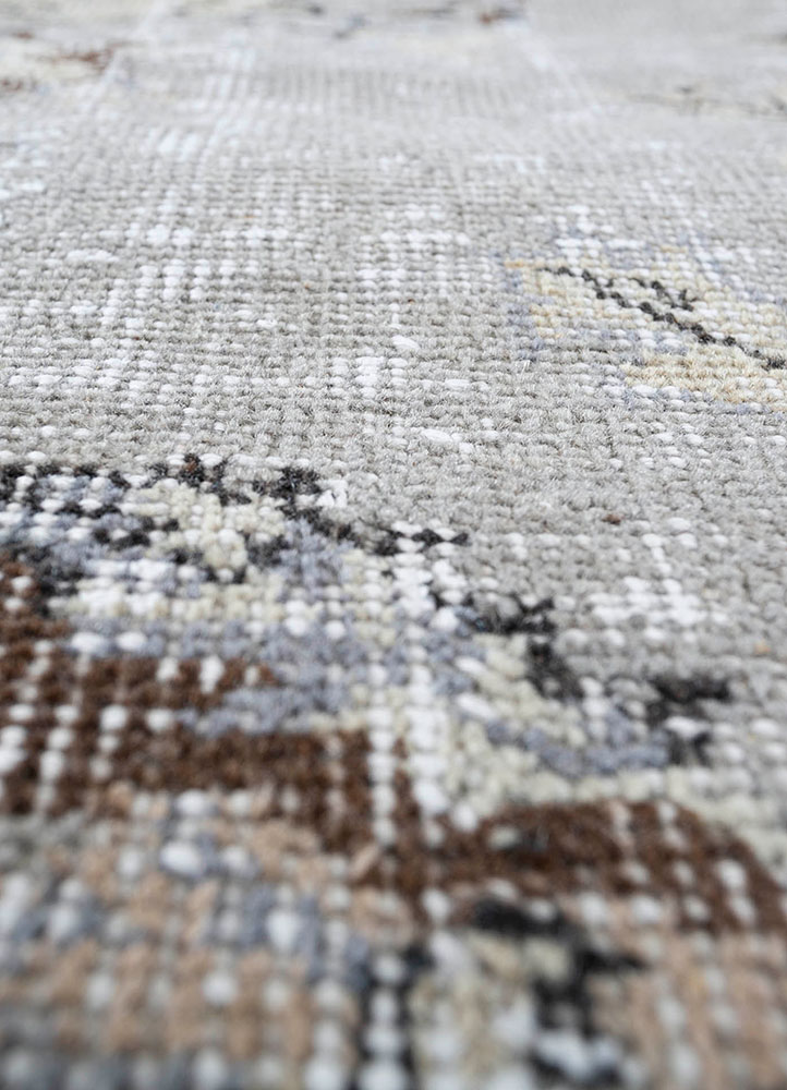 vintage beige and brown wool hand knotted Rug - CloseUp