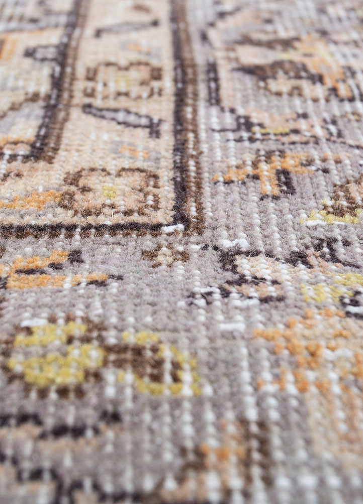 vintage beige and brown wool hand knotted Rug - CloseUp