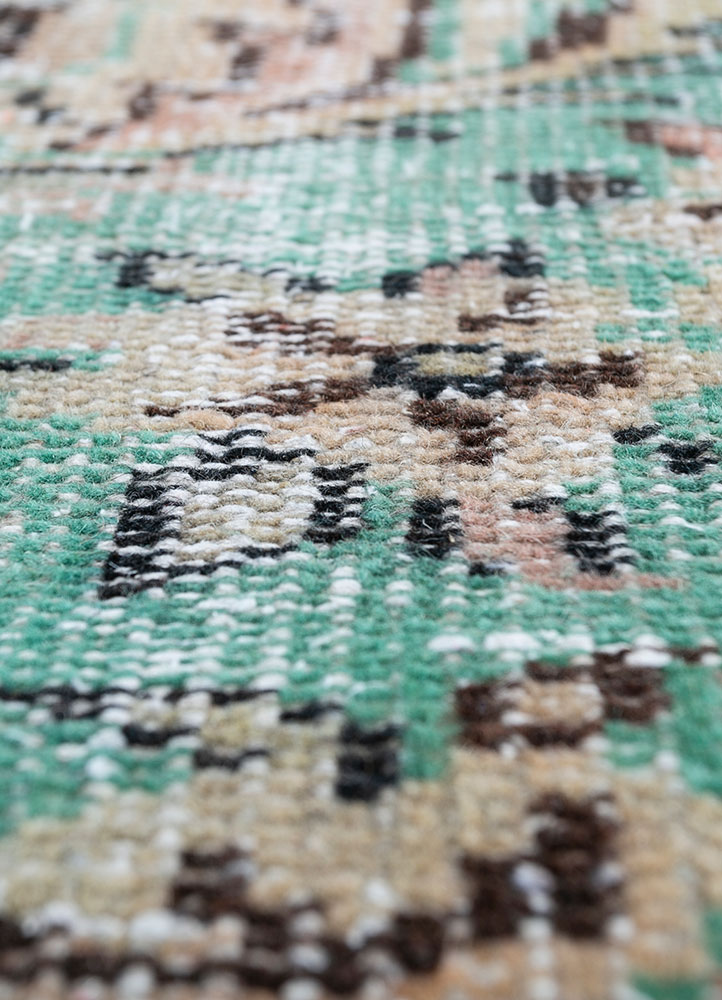 vintage beige and brown wool hand knotted Rug - CloseUp