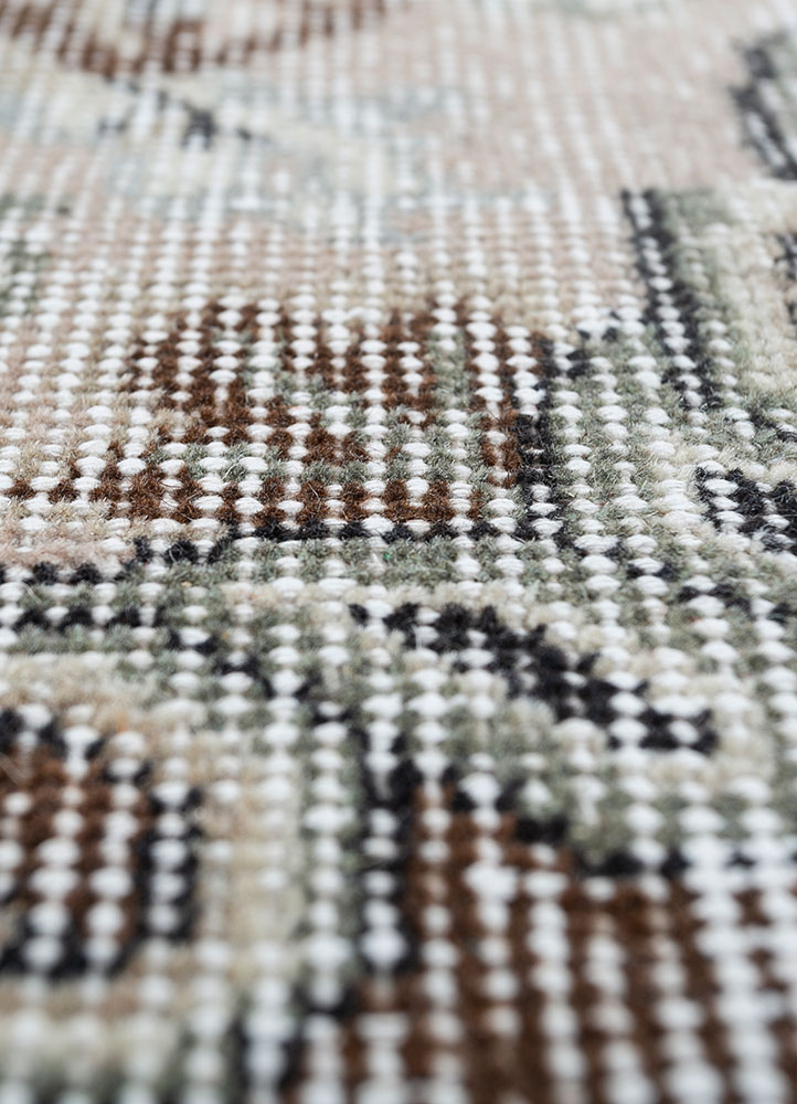 vintage beige and brown wool hand knotted Rug - CloseUp