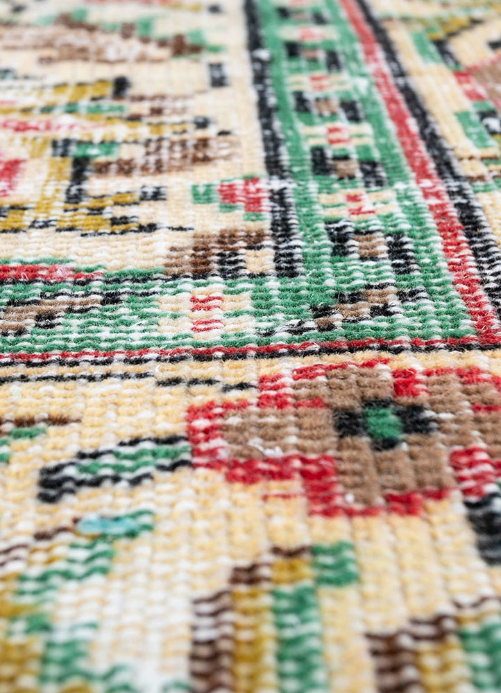 vintage beige and brown wool hand knotted Rug - CloseUp