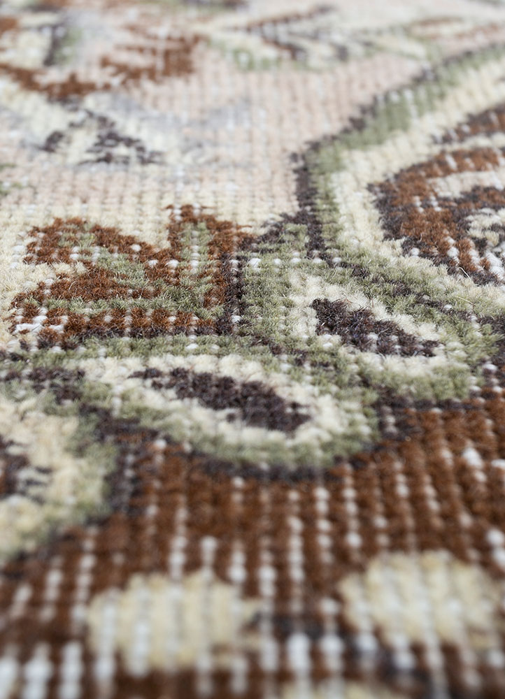vintage beige and brown wool hand knotted Rug - CloseUp