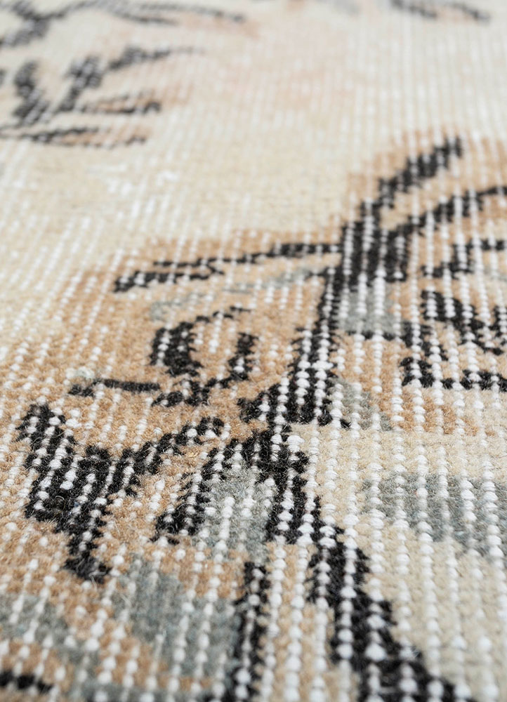 vintage beige and brown wool hand knotted Rug - CloseUp