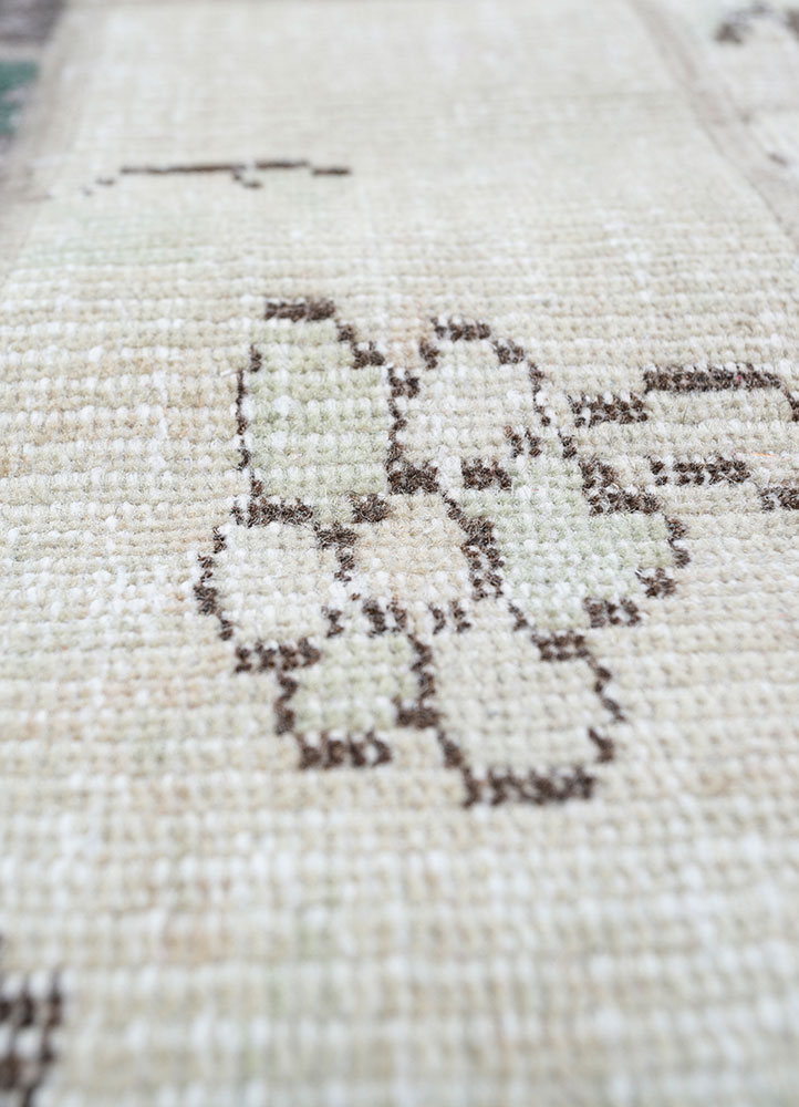 provenance grey and black wool hand knotted Rug - CloseUp