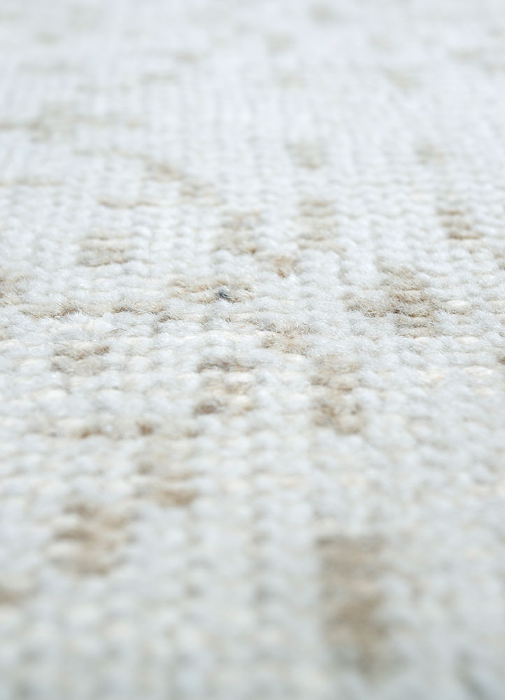 vintage ivory wool hand knotted Rug - CloseUp