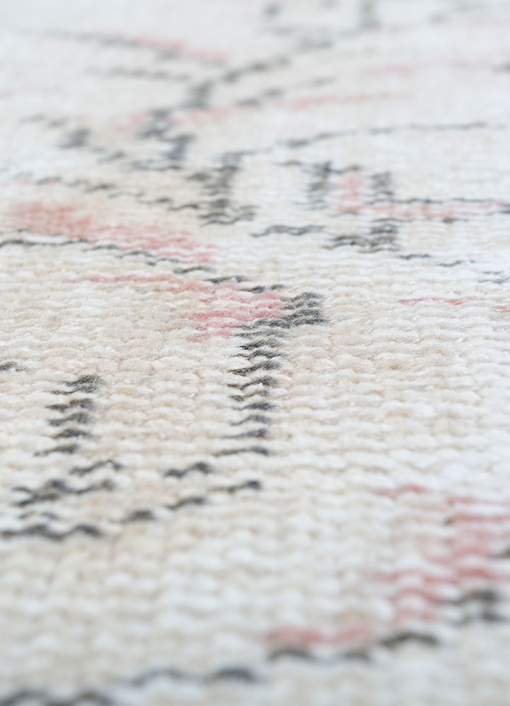 vintage ivory wool hand knotted Rug - CloseUp