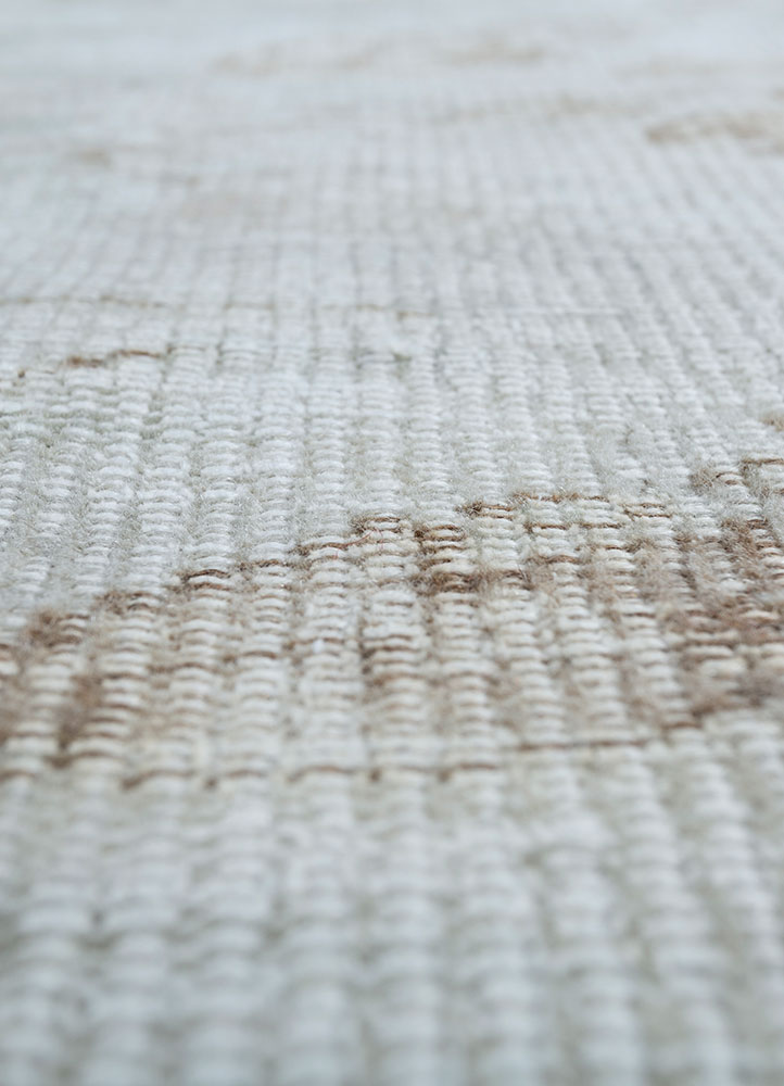 vintage beige and brown wool hand knotted Rug - CloseUp