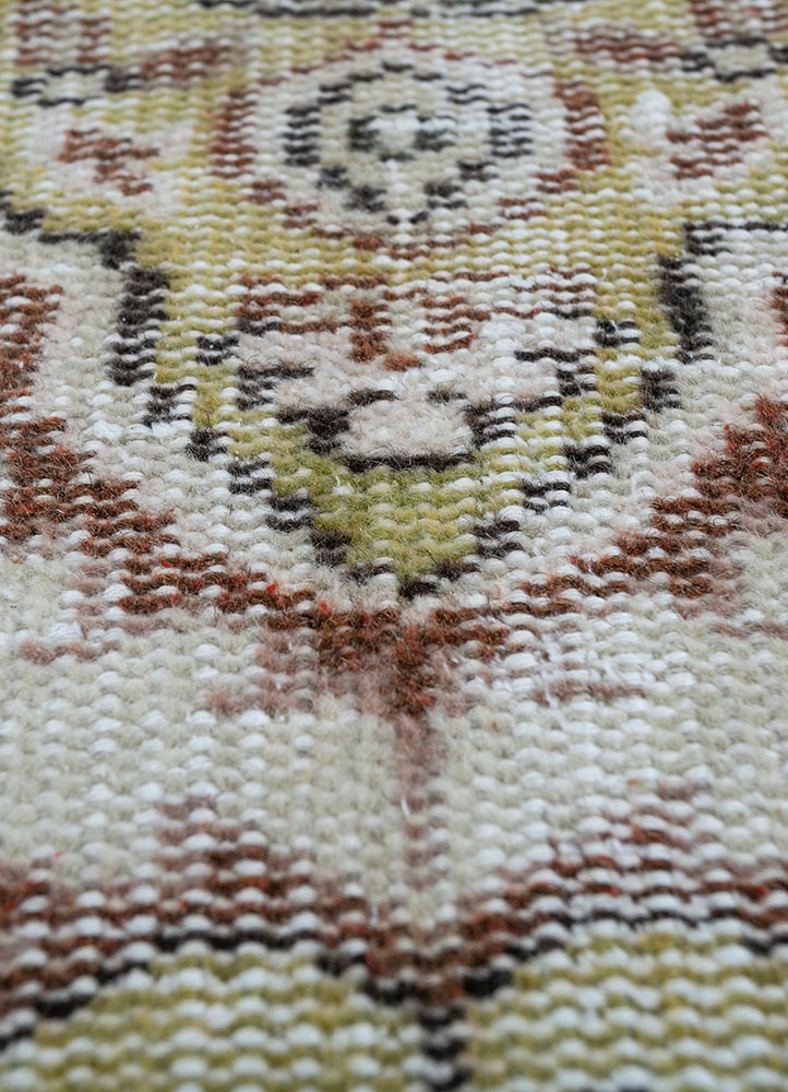 vintage beige and brown wool hand knotted Rug - CloseUp