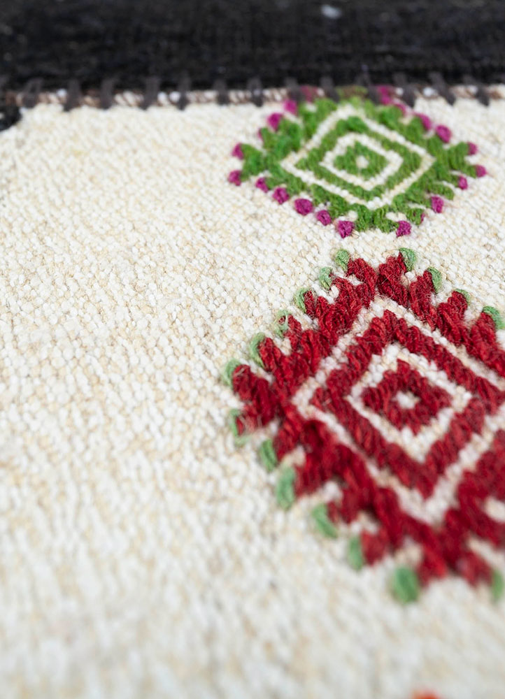 provenance grey and black wool hand knotted Rug - CloseUp