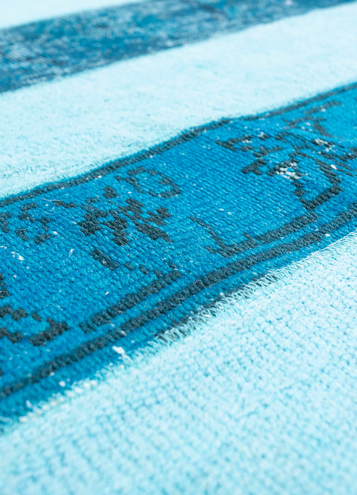 provenance blue wool hand knotted Rug - CloseUp