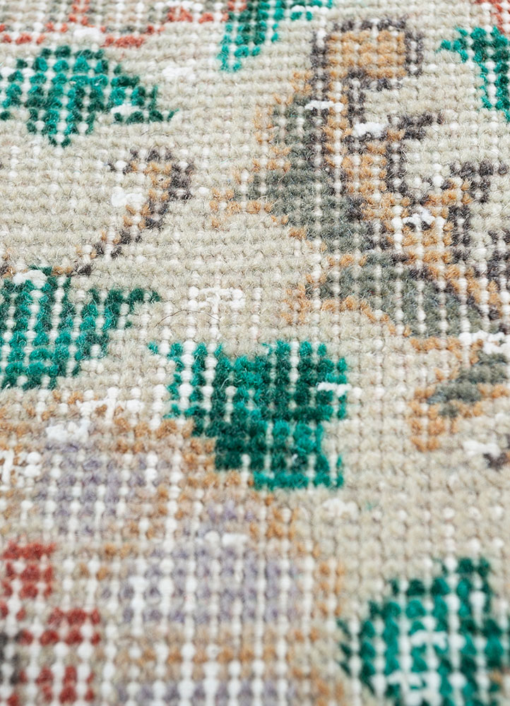 vintage red and orange wool hand knotted Rug - CloseUp