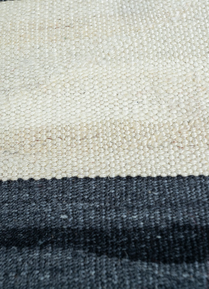 nuray grey and black wool hand knotted Rug - CloseUp
