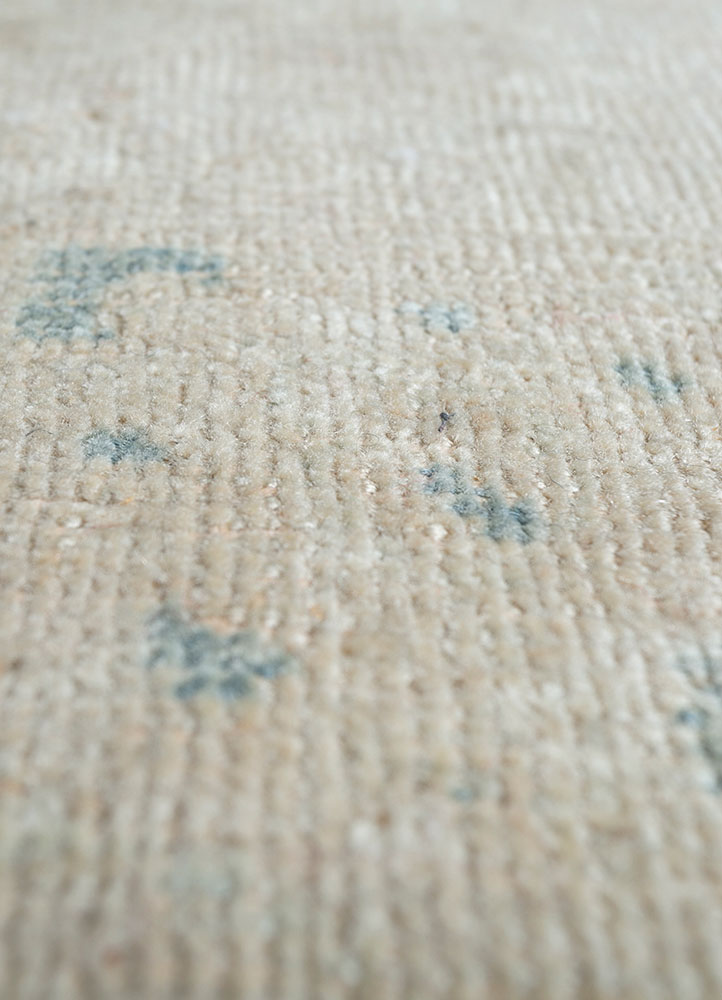 aalam ivory wool hand knotted Rug - CloseUp