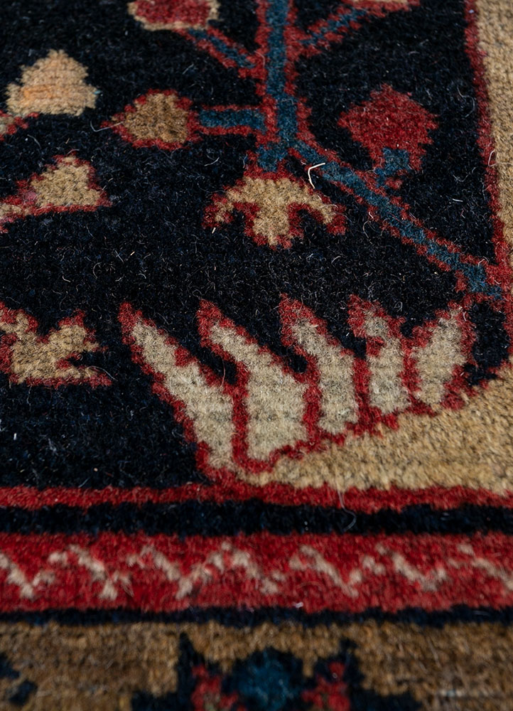 kiaan grey and black wool hand knotted Rug - CloseUp