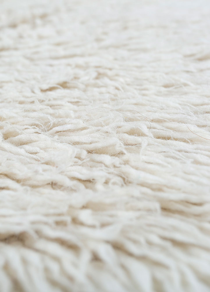 zuri ivory wool hand knotted Rug - CloseUp