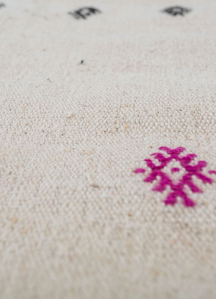 nuray ivory wool hand knotted Rug - CloseUp