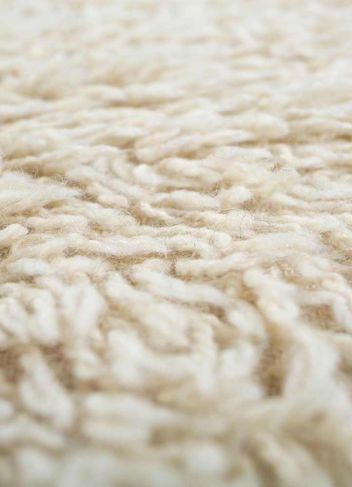 zuri ivory wool hand knotted Rug - CloseUp