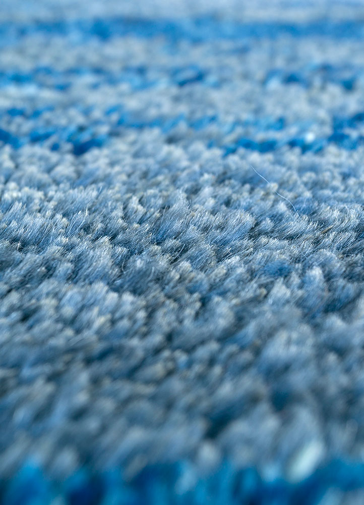 zuri blue wool hand knotted Rug - CloseUp