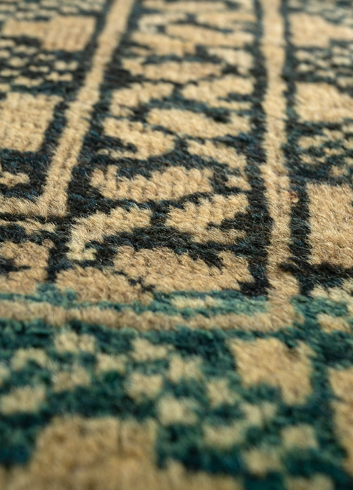 kiaan gold wool hand knotted Rug - CloseUp