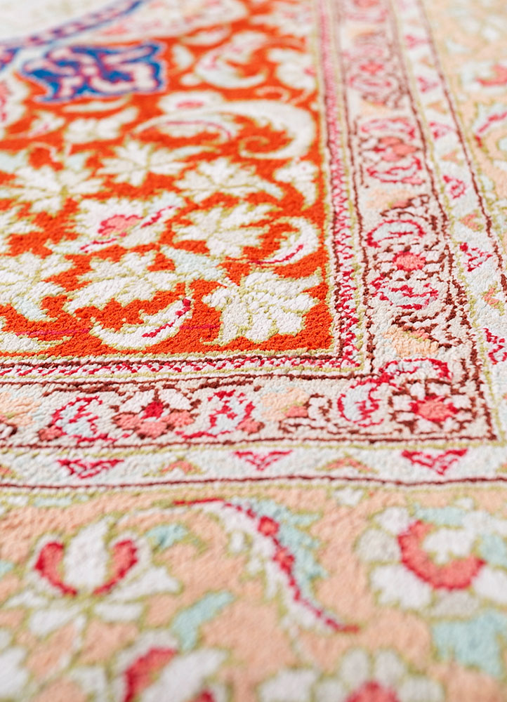 gulmarg pink and purple silk hand knotted Rug - CloseUp