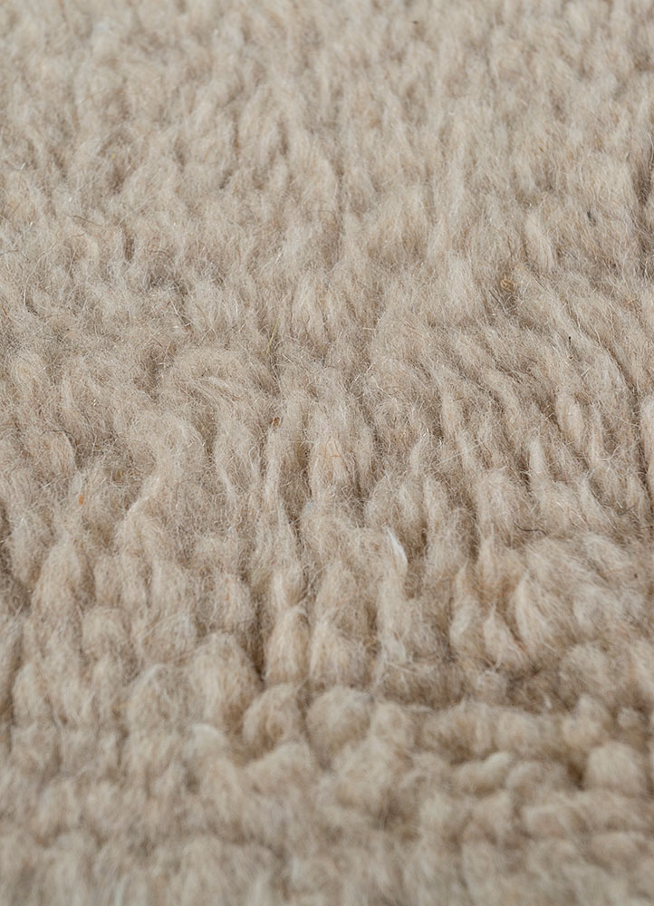 zuri gold wool hand knotted Rug - CloseUp