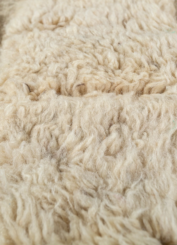 zuri gold wool hand knotted Rug - CloseUp