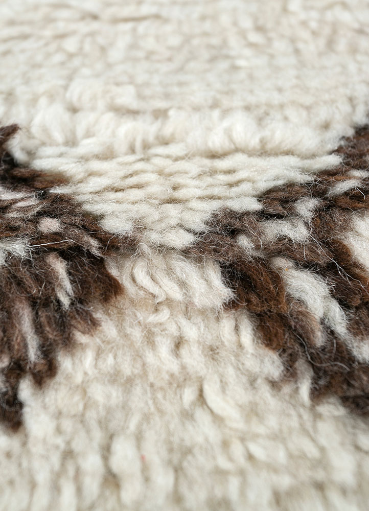 zuri ivory wool hand knotted Rug - CloseUp