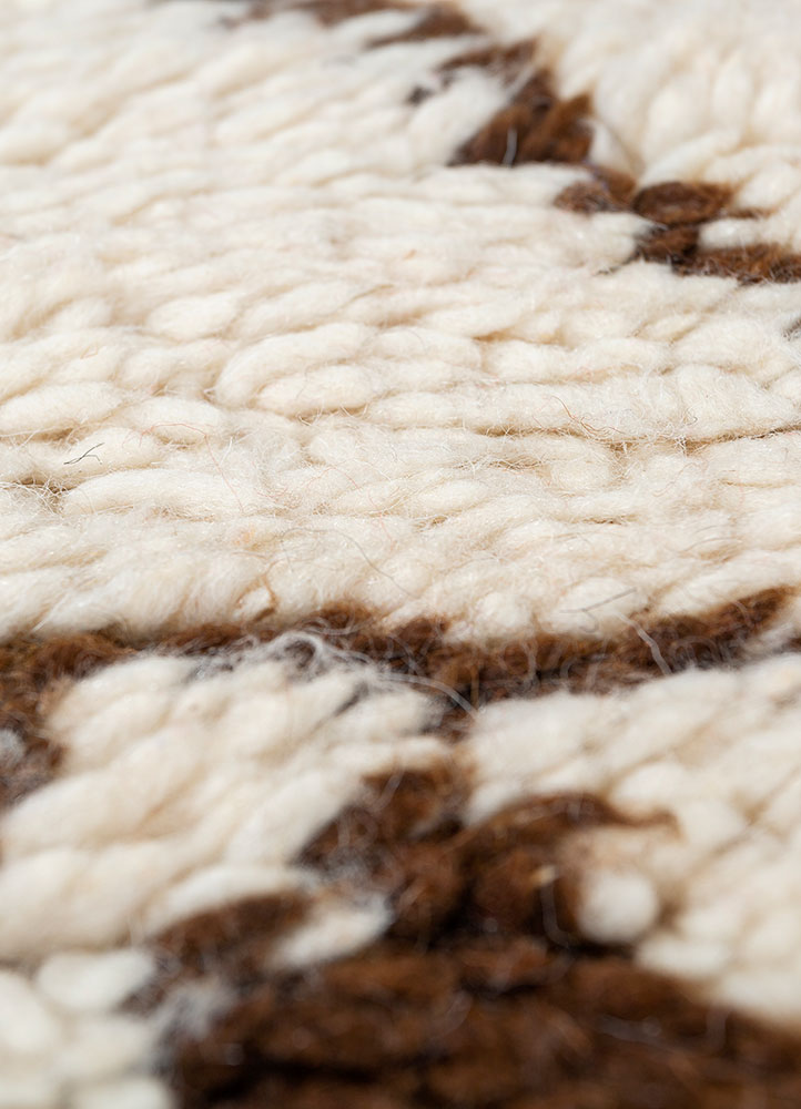 zuri ivory wool hand knotted Rug - CloseUp